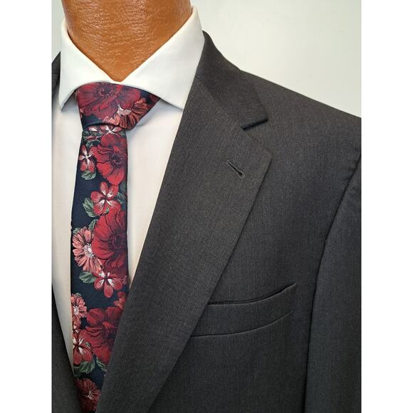 Jos A Bank Signature Collection Gray Wool 2 Piece Suit 41L Pleated Pants 34x30 - Picture 1 of 12